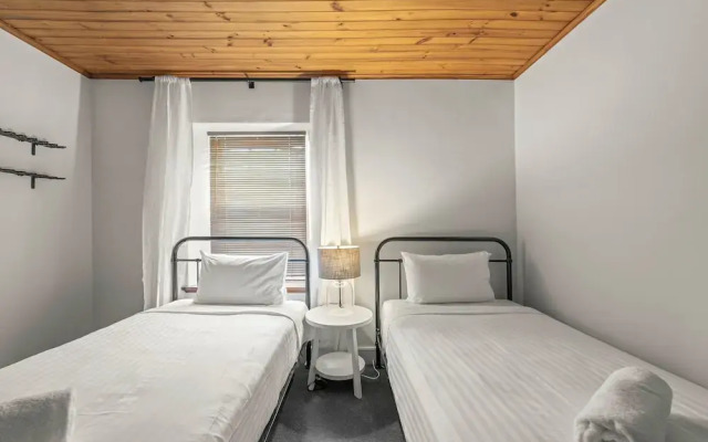 Stylish 3 Bedroom Townhouse - Hobart CBD
