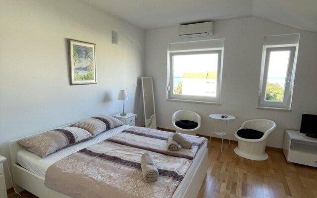 High Five Luxury House in Novalja