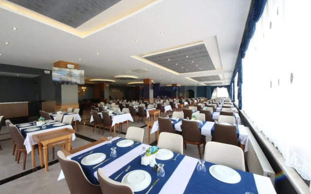 Golden Rose Deluxe Hotel