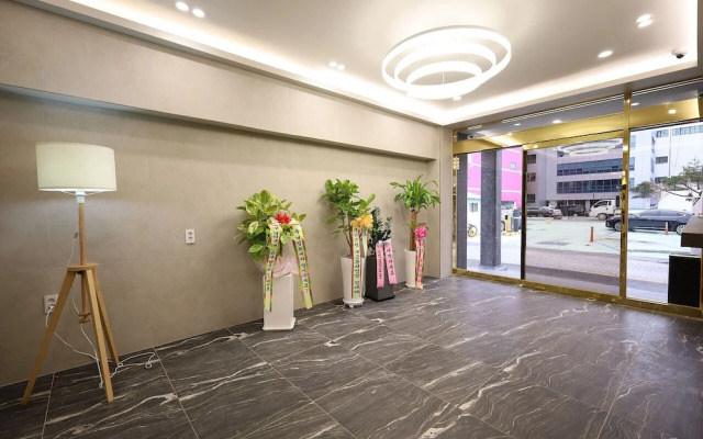 Calm Rest Hotel Gimhae