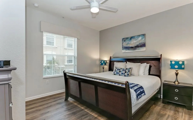 Spring Lakeview 3 Bedroom Condo by RedAwning