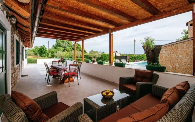 Lovely Holiday Home With Private Infinity Pool