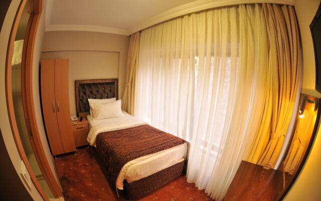 Palace Point Hotel