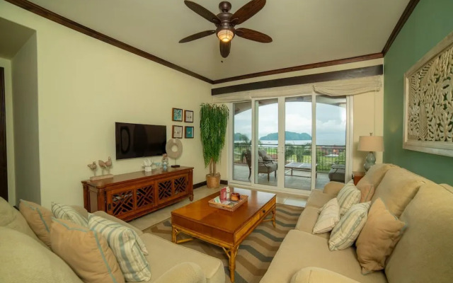 Altavista 5D 3 Bdr 2 bth Ocean View Condo