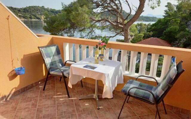 Apartments Vinko Mljet- One-bedroom Apartment With Terrace