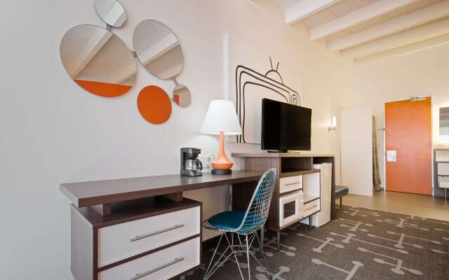 Howard Johnson Hotel by Wyndham Toms River