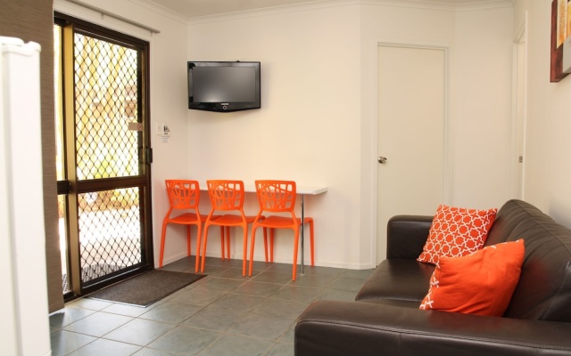 Lake Placid Tourist Park – Guest Rooms – Cairns