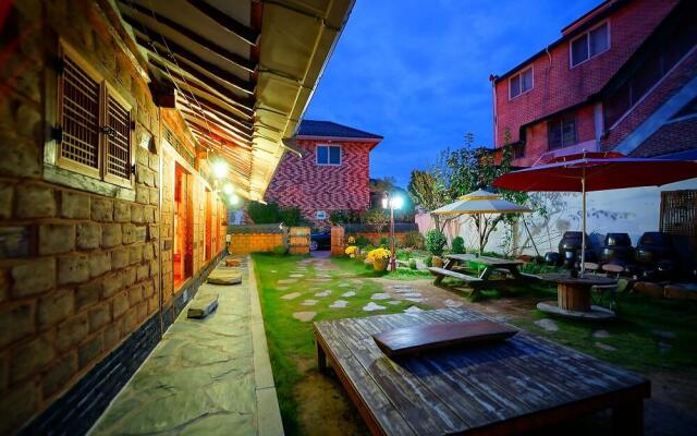 Jeonju Hanok Maeul Damso