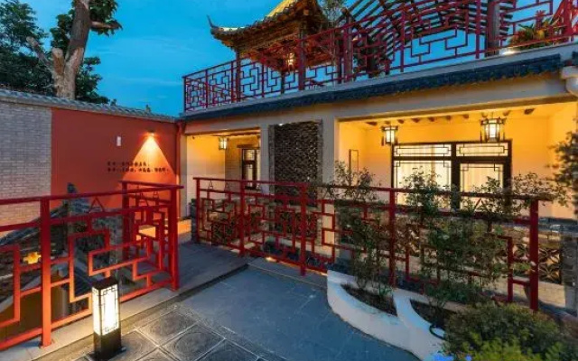 Liangyi Xunji Hotel