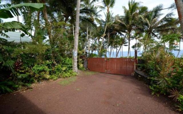 The Bali House & Bali Cottage at Kehena Beach