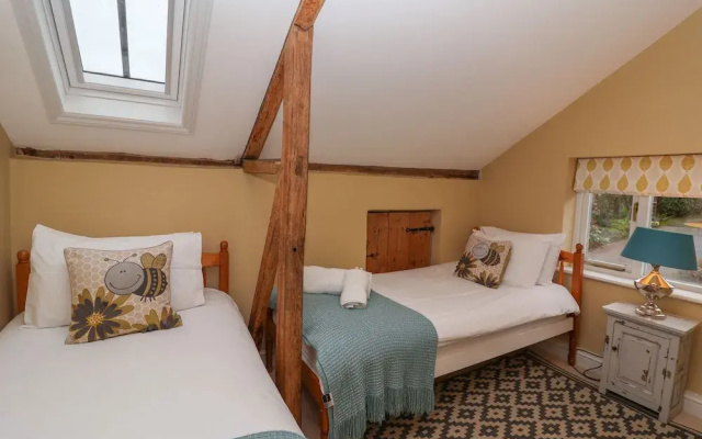 1 The Old Coach House
