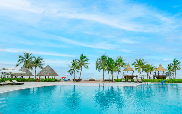 Palace Long Hai Resort – Pool – Long Hai