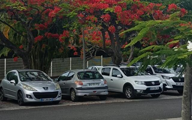 Studio Hibiscus Le Kayela