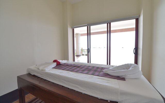 Ngwe Saung Yacht Club & Resort