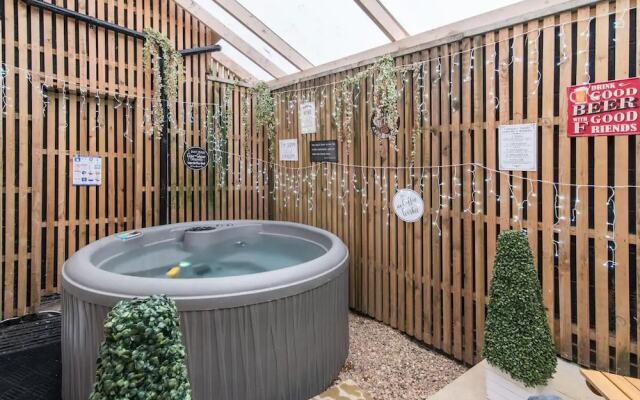 Hidden Hot Tub Retreat Apartment in Nottingham