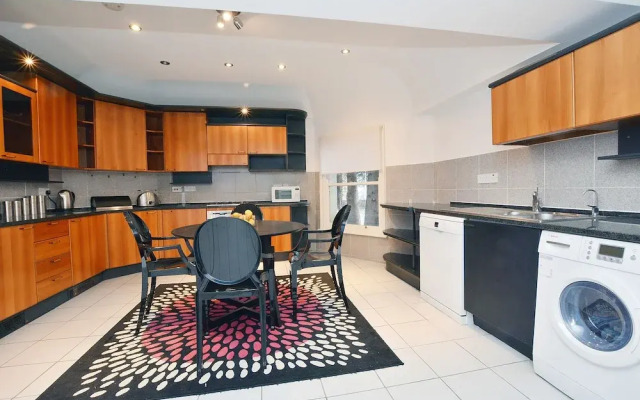 Rutland Gardens Apartment