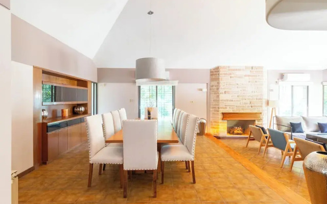 FLIPHAUS Wine Country Mansion 27pax
