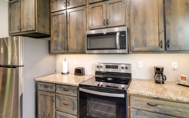 Quaint Harrison Home 2 Mi to Downtown!