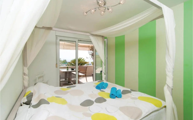 Apartment Split with Sea View 04