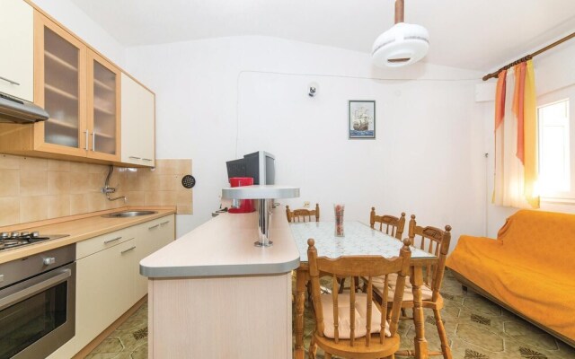 Nice Home in Vinisce With Wifi and 2 Bedrooms