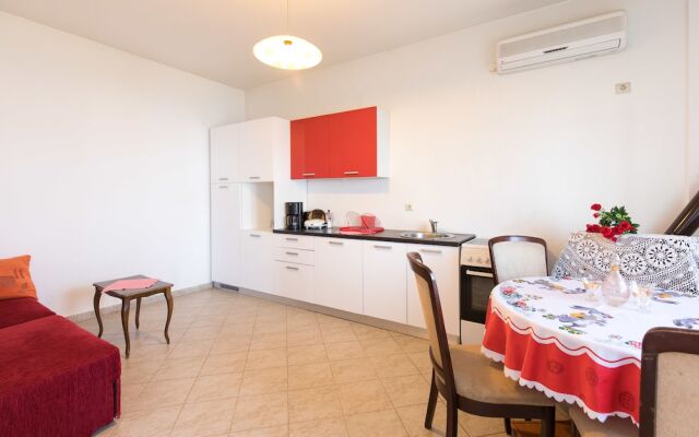 Apartment Lucia & Holiday Home Nino