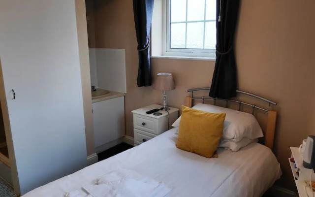 OYO Elnor Guest House