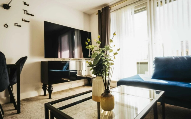Chic 2 Bedroom Apartment Salford Quays, the Lowry
