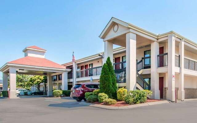 Econo Lodge Inn & Suites Murfreesboro Shopping District