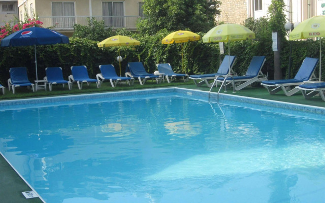 Estella Hotel & Apartments