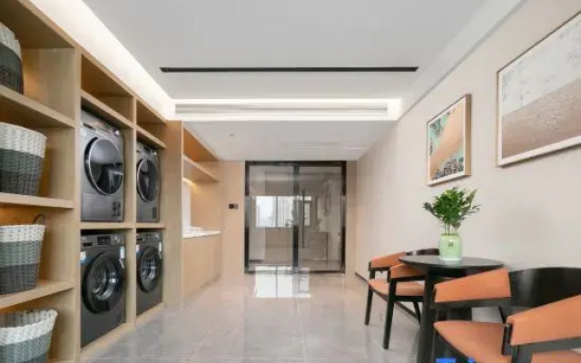 Mehood Lestie Wuhan  Wuhuan Sports Center Hotel