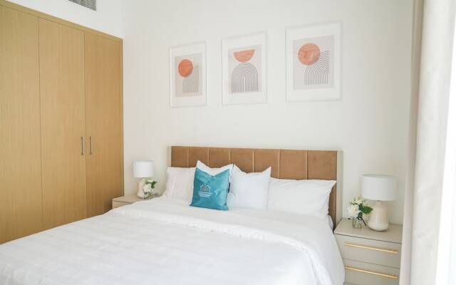 Yogi - Elegant Apartment With Balcony Amidst Vibrant Area