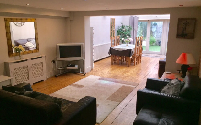 Large 2-bed House Derbyshire off Chatsworth rd