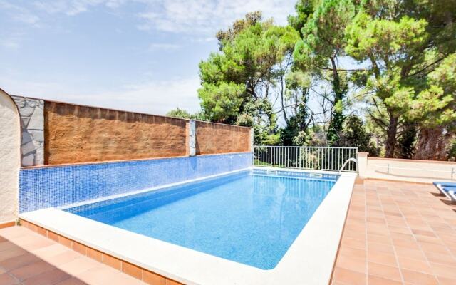 Chic Holiday Home in Playa de Pals With Terrace