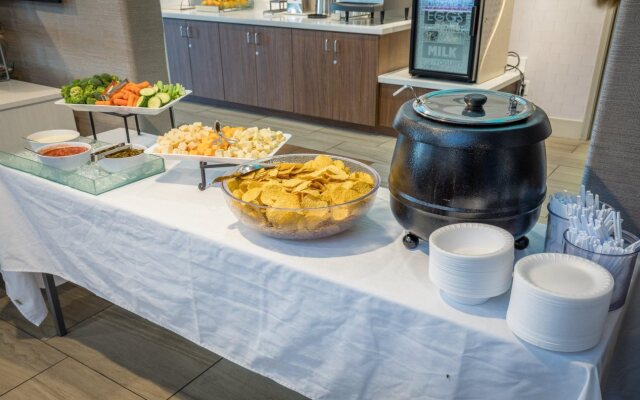 Holiday Inn Express and Suites Modesto by IHG