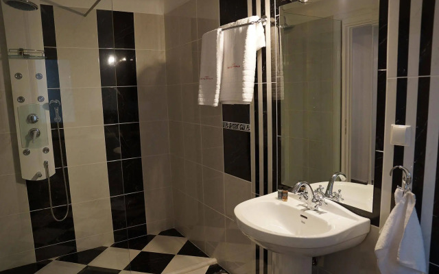 Athens Family Apartments
