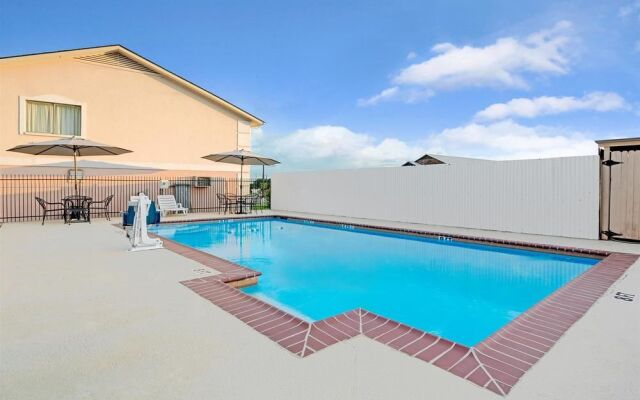 Howard Johnson Express Inn - Denton