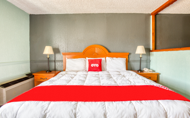 OYO Townhouse Tulsa Woodland Hills