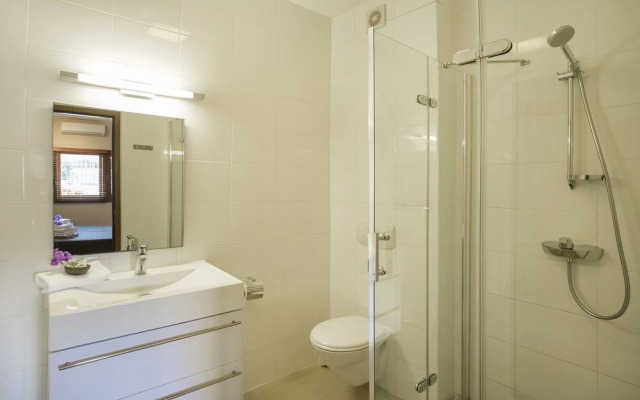 Spanish Water Apartments
