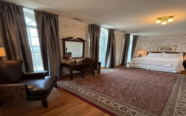 Penn's View Hotel