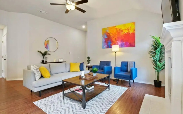 Cozy Getaway, Minutes from Austin!