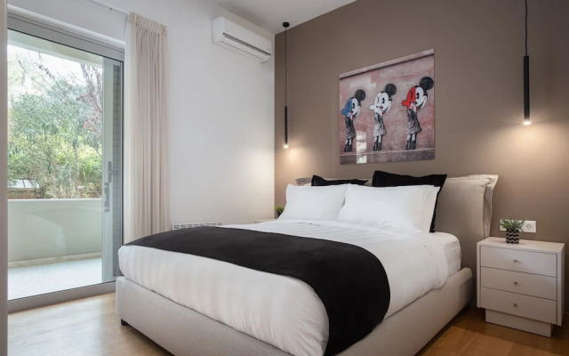 Vouliagmeni Stylish Apartment