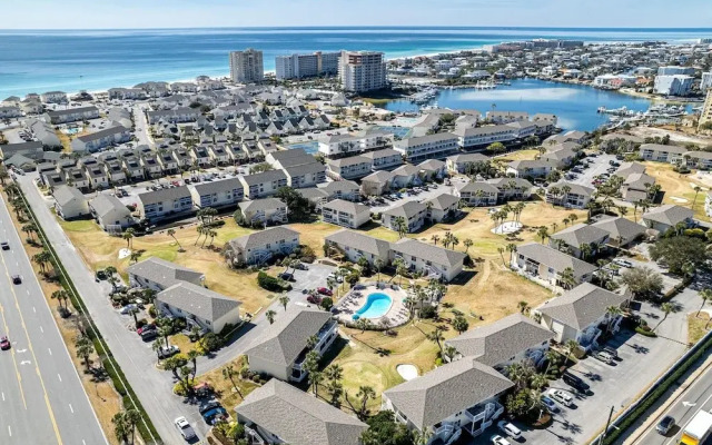 Sandpiper Cove 9226 1 Bedroom Condo by RedAwning