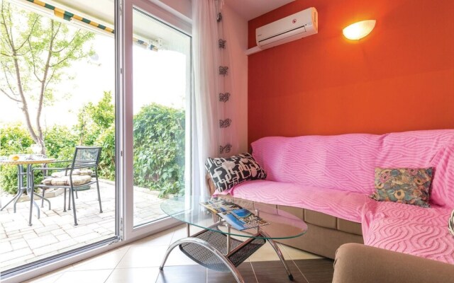 Amazing Apartment in Makarska With 2 Bedrooms and Wifi