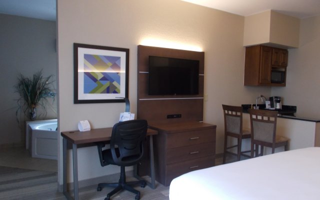 Holiday Inn Express & Suites Miami, an IHG Hotel
