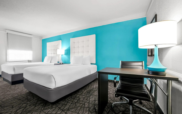 Howard Johnson by Wyndham Columbus Fort Moore