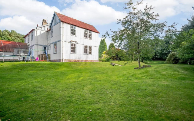 Pinewood House