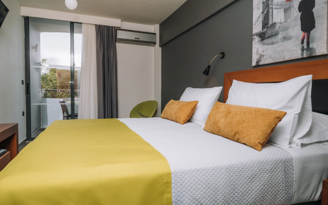Amphitryon City Hotel