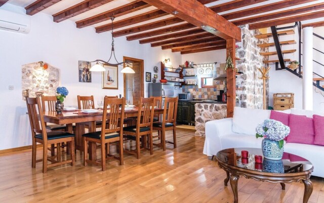 Amazing Home in Lozovac With Wifi and 3 Bedrooms