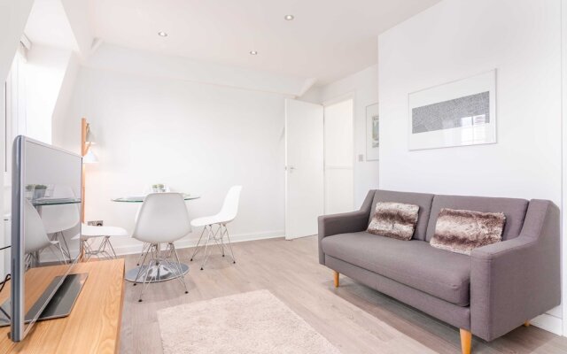 Bright and Minimalist Chelsea Nest