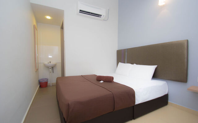 Oyo 89442 24 Seven Hotel